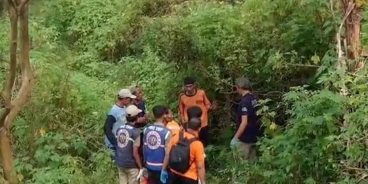 Koordinasi Tim Polda Jatim, Polres Mojokerto Kerahkan Anjing Pelacak di Jurang AMD Sendi