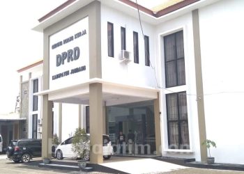 Kontroversi Saat Ekonomi Sedang Menyusut