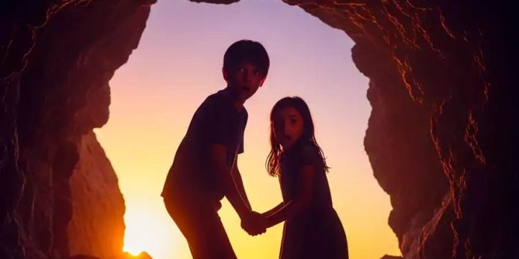 Ayah di Surabaya Eksploitasi Dua Anak Kecil untuk Mendapatkan Bantuan Warga