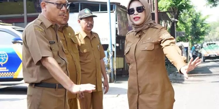 Wabup Sidoarjo Tinjau Jalan Rusak di Lingkar Timur, Betonisasi 1,8 Km Segera Dilakukan