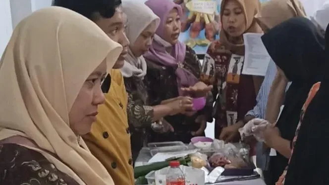 Tingkatkan Ekonomi Warga Lebakharjo Malang Melalui Pelatihan Olah Ikan