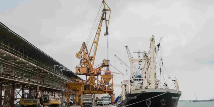 Dorong Efisiensi Energi dan Dekarbonisasi Melalui Pelabuhan Hijau Petrokimia Gresik