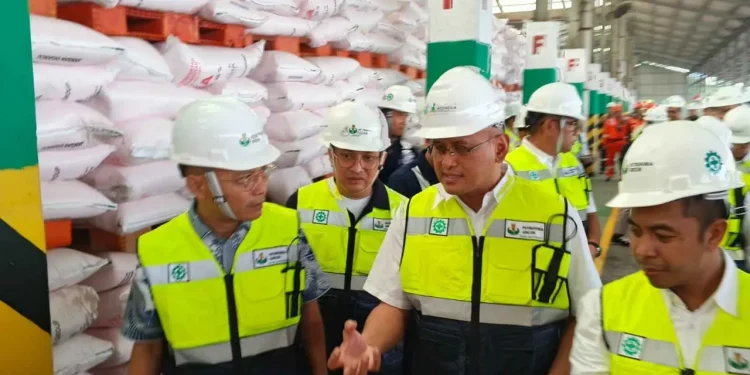 Distribusi Pupuk Bersubsidi dengan Harga Diskon 20 Persen di Indonesia