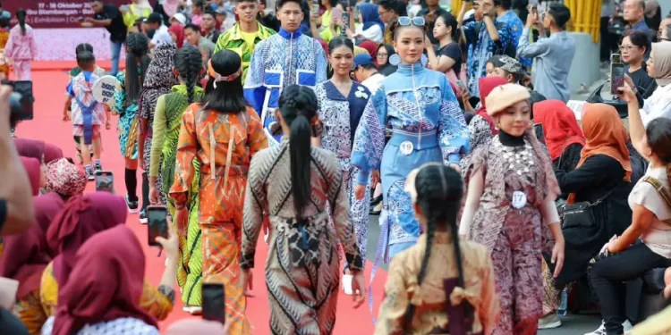 Anak-Anak Menawan di Acara Fashion Lorong Bambu