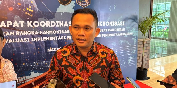 Kaji Ulang Pembagian Kewenangan antara Pemerintah Daerah dan Pusat