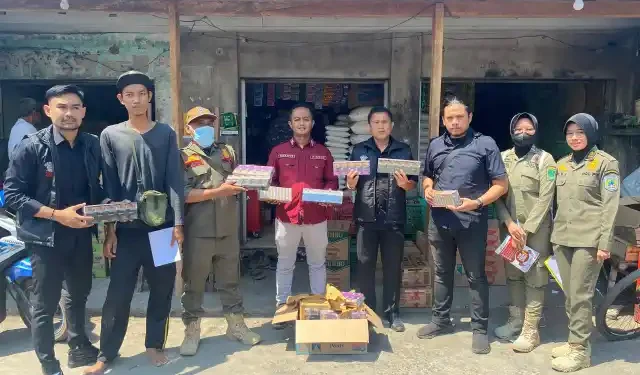 Razia Rokok Ilegal oleh Satpol PP dan Bea Cukai di Pasuruan, Puluhan Bungkus Disita