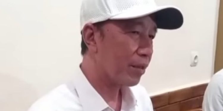 Jokowi mengenakan topi di rumah, Dokter Tifa: Hanya autoimun bisa kalahkan Si Raja Dusta