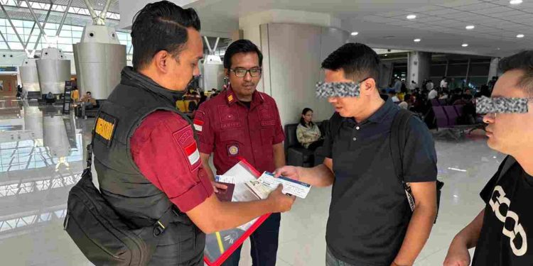 Dua TKA Tiongkok Dideportasi dari Kediri Karena Langgar Aturan Keimigrasian