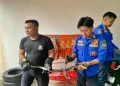 Evakuasi Biawak Masuk Rumah Warga oleh Damkar Bondowoso Saat Hujan Deras