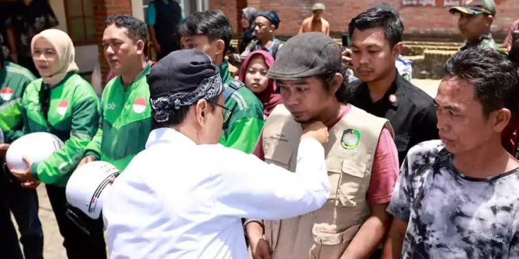 Helm dan Jaket untuk Ojek, Mensos Apresiasi Program Banyuwangi Berbagi