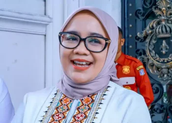 Istri Wali Kota Surabaya Ambil Peran Sentral di Parade Juang 2025 sebagai Lukitaningsih