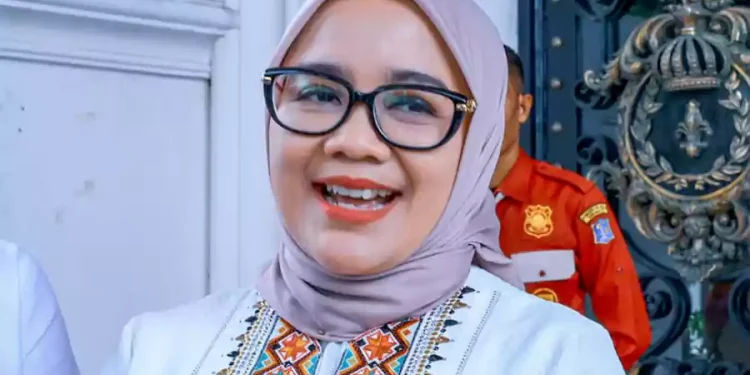 Istri Wali Kota Surabaya Ambil Peran Sentral di Parade Juang 2025 sebagai Lukitaningsih