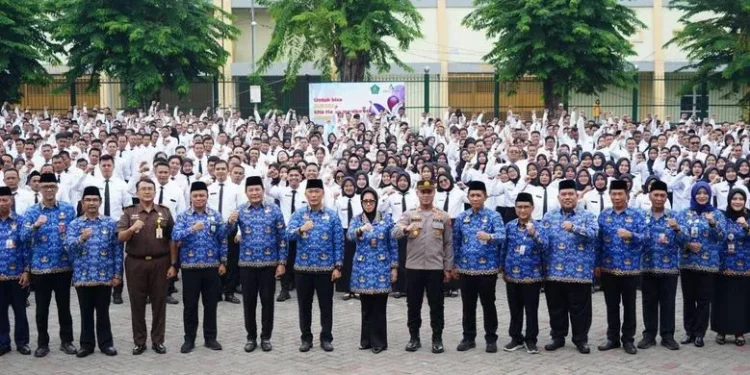 Bupati Sidoarjo Serahkan SK kepada 3862 Tenaga Penggawai P3K