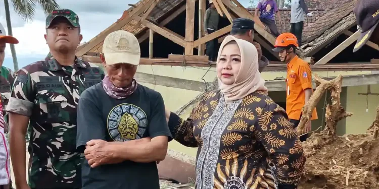 Tinjauan Longsor Wagir Kidul Pulung oleh Plt Bupati Ponorogo dan Relokasi Rumah Warga