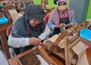 Uang DBHCHT Blitar Kirim 15 Sampel Rokok ke Jember Pastikan Layak Edar