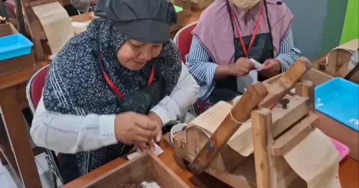 Uang DBHCHT Blitar Kirim 15 Sampel Rokok ke Jember Pastikan Layak Edar