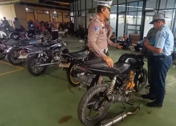 Puluhan Siswa SMK Wlingi Blitar Musnahkan Knalpot Brong Meski Dalam Keadaan Sedih
