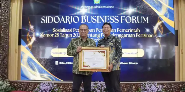 Dorong Pertumbuhan Ekonomi, Raih Penghargaan dari Bupati Sidoarjo
