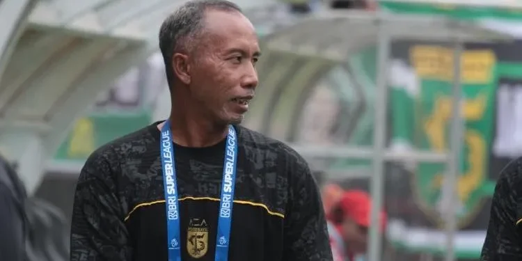 Berharap pada Tuah Uston Nawawi di Masa Transisi