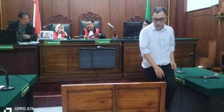 Tertangkap di Bandara Juanda, Operator Judi Online Terancam 2,5 Tahun Penjara