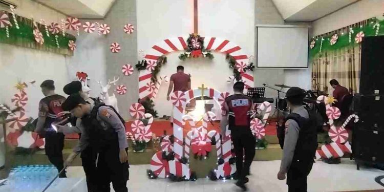 Sterilisasi Gereja Jelang Ibadah di Bojonegoro, Jemaat Dijamin Aman dan Nyaman