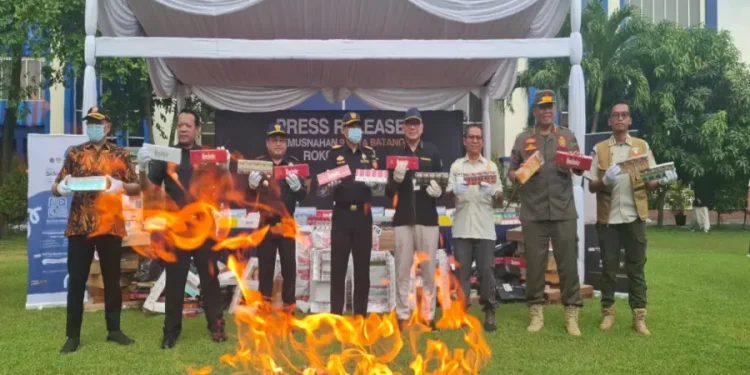 KPP Bea dan Cukai Sidoarjo Awasi Peredaran Rokok Ilegal dengan Ketat