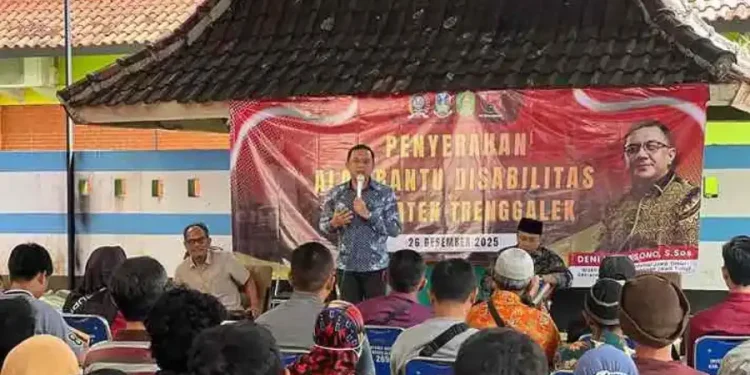Wakil Ketua DPRD Jatim Serahkan 68 Alat Bantu untuk Penyandang Disabilitas di Trenggalek