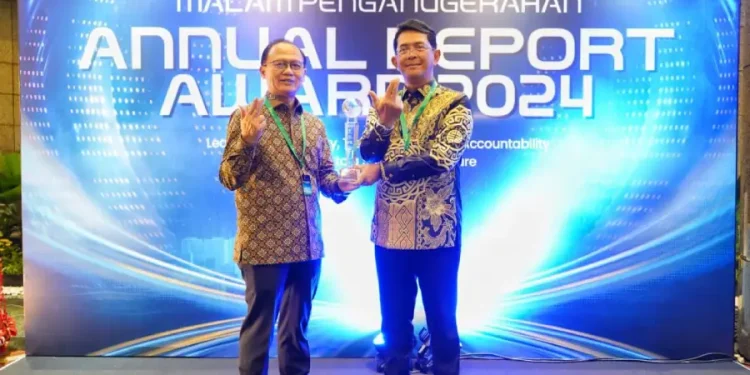 Konsisten Terapkan GCG, Bank Jatim Raih Penghargaan BUMD Keuangan di ARA 2024