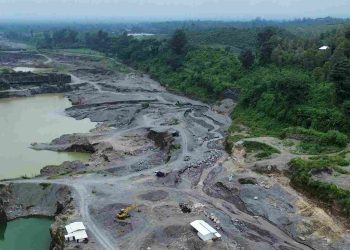 Cuan Masuk Kas Daerah Lumpur Masuk ke Sawah Warga