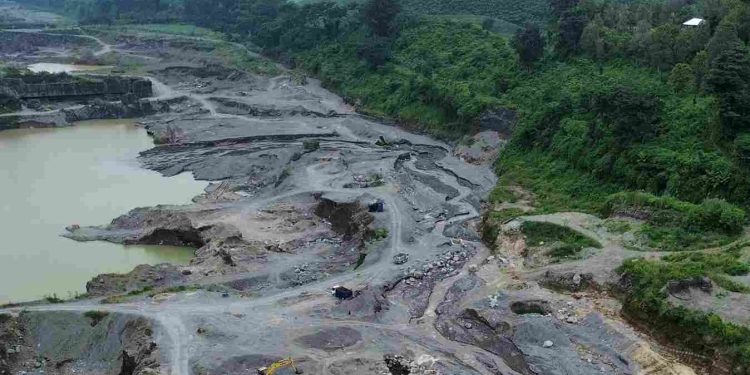 Cuan Masuk Kas Daerah Lumpur Masuk ke Sawah Warga