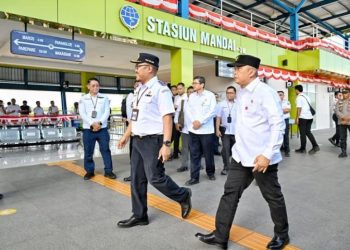 Menhub Tertutup dan Kebijakannya Tak Jelas Selain Menlu