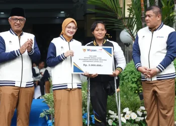 Mbak Wali Kediri Serahkan SK Kenaikan Pangkat BLT dan Bonus Atlet Berprestasi Penuh Energi