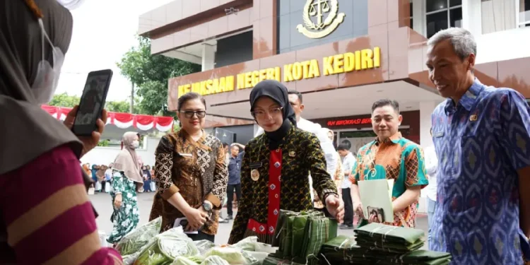 Tinjau Operasi Pasar Murni di Kejari Kota Kediri untuk Kolaborasi Jaga Harga