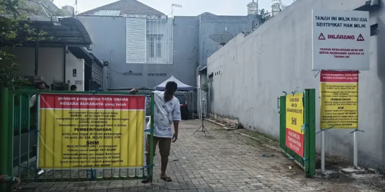 Menang Kasasi, Warga Surabaya Hapus Pagar Tetangga yang Tutup Akses Jalan