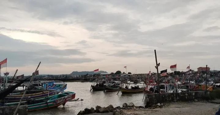 Nelayan Pantura Lamongan Terpaksa Menganggur di Musim Baratan