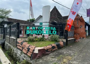 Protes Warga Sukolelo Prigen Terhadap Penahanan Surat Letter C oleh Kades