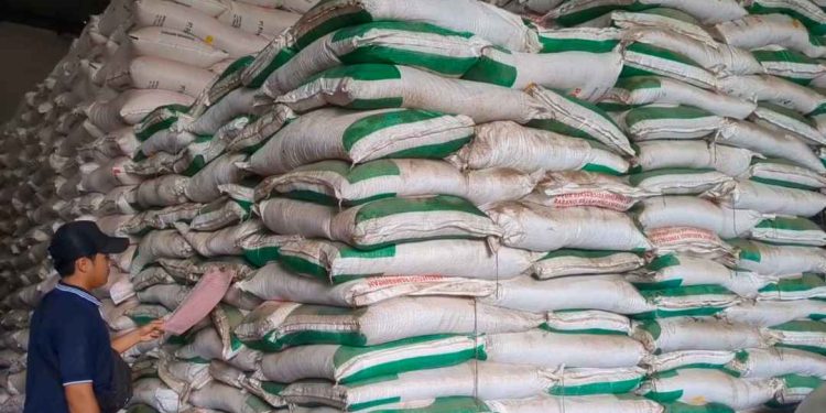 Pupuk Bersubsidi Dapat Ditebus, Pemkab Pastikan Stok Aman Awal Tahun