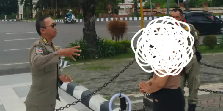 Live TikTok di Monumen SLG Kediri, Konten Kreator Tulungagung Digerebek Satpol PP