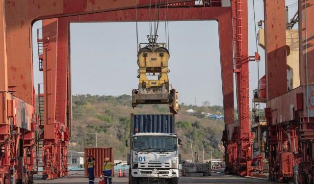 Arus Truk di TPK Kupang Kembali Lancar 24 Jam Tanpa Antre