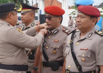 Kasat Reskrim dan Kasi Humas Polres Pamekasan Ikuti Proses Mutasi
