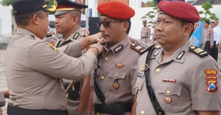 Kasat Reskrim dan Kasi Humas Polres Pamekasan Ikuti Proses Mutasi