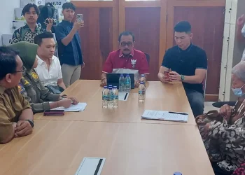 Wawali Armuji Kunjungi Kantor Satgas Anti Preman di Surabaya untuk Dampingi Laporan Warga