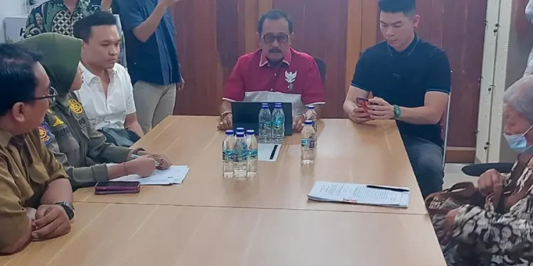Wawali Armuji Kunjungi Kantor Satgas Anti Preman di Surabaya untuk Dampingi Laporan Warga