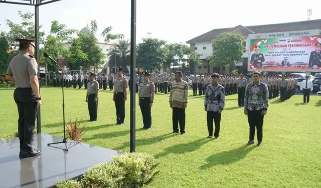 Penghargaan bagi Polisi dan Warga yang Berkontribusi dalam Keamanan