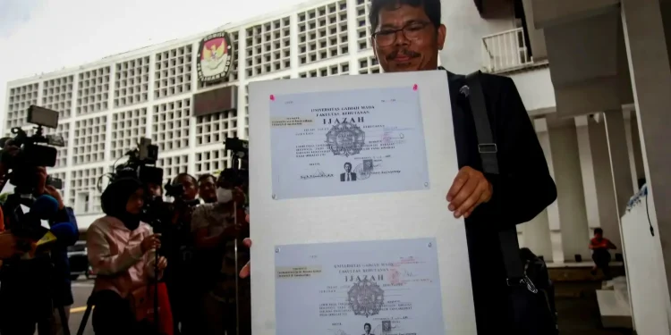 Salinan Asli Ijazah Jokowi Terlegalisir Tanpa Sensor yang Bisa Dilihat